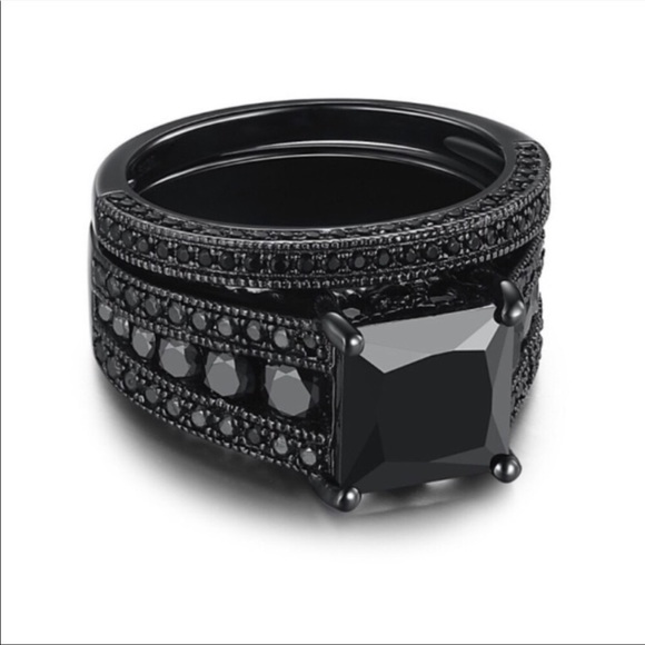 NEW 5CT BLACK SAPPHIRE 18K GOLD RING - Picture 2 of 6